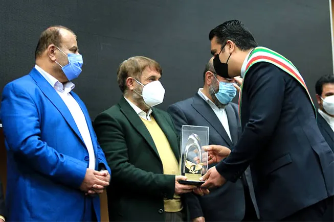 انتخاب احسان مصطفوی نژاد به عنوان نخبه و تولید‌کننده برتر درجشنواره تولید کنندگان و مدیران جوان