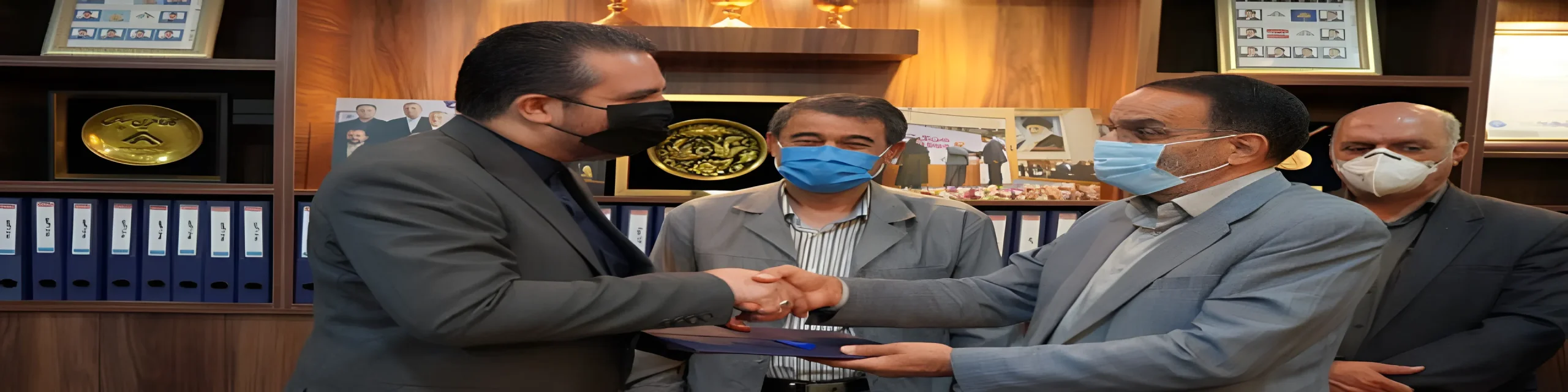 بازدید سردار کریمی قدوسی نماینده محترم مردم مشهد از کارخانه زعفران مصطفوی