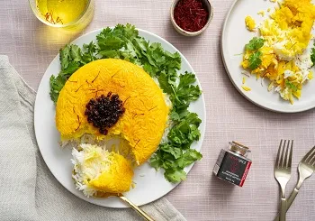 طرز تهیه ته چین مرغ زعفرانی