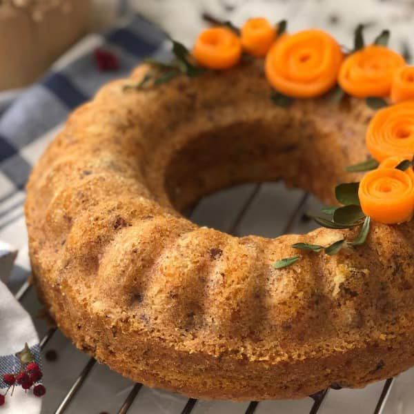 طرز تهیه کیک هویج و زعفران با گردو