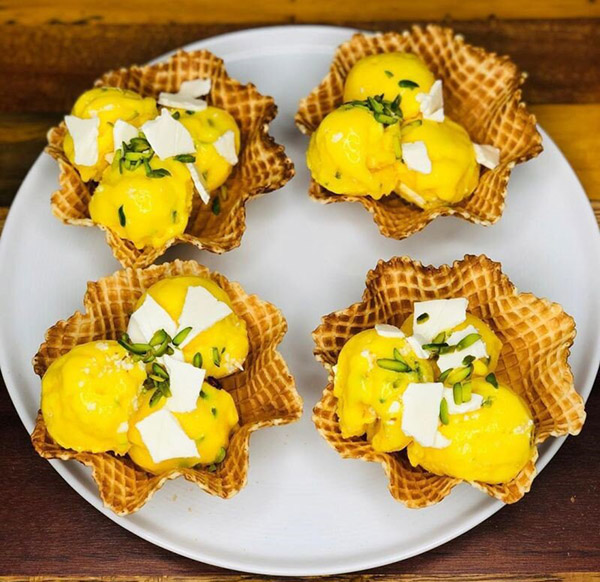 طرز تهیه بستنی سنتی زعفرانی